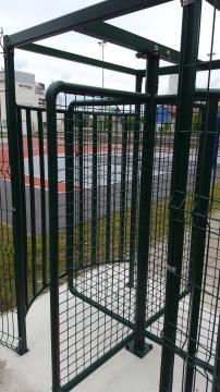 Vrtljiva vrata pred vhodom na igrisce77ed